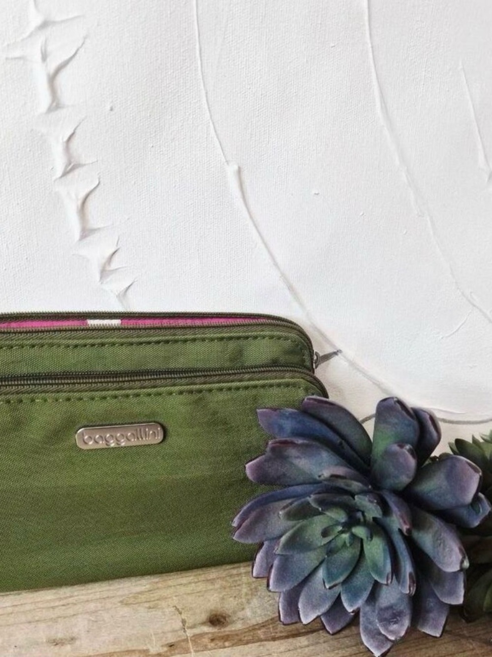 Beautiful Baggallini wristlet NWOT - Picture 4 of 4